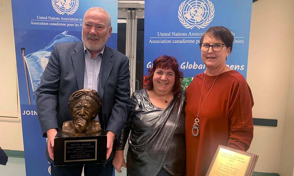 Co-Directors, Tim Stainton and Rachelle Hole, accepting Renata Shearer Award